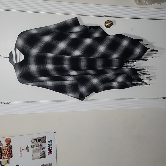 French Laundry One Size Shawl Poncho Body Scarf Checkered Shrug - Picture 4 of 4